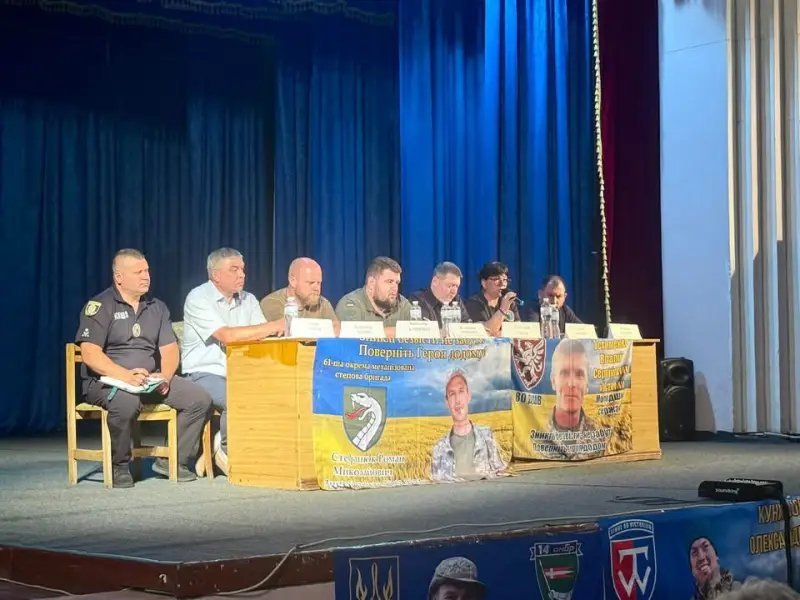 Христинівка об’єднала родини захисників: відбулася відверта зустріч із представниками держави