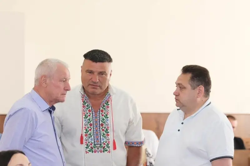 Пам’ять і розвиток: на позачерговій сесії Уманської міськради вшанували Героїв і ухвалили стратегічні рішення