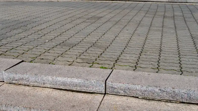 В Умані за 1,2 мільйона гривень збудують тротуар на вулиці Саксаганського