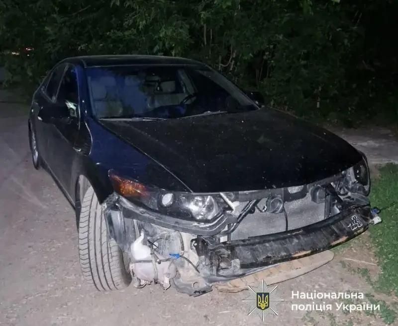 Уманець сів за кермо напідпитку та протаранив паркан: результат – три адмінматеріали