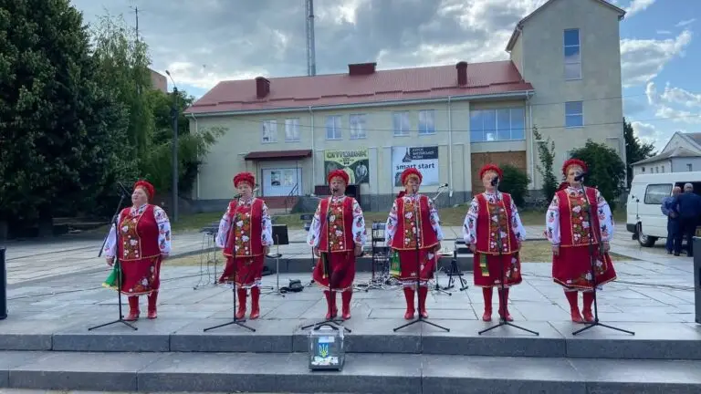 Жашків святкував День Конституції єдністю і доброчинністю на підтримку захисників