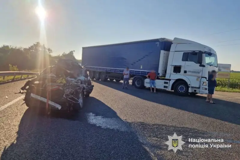 Лобове зіткнення на Уманщині: водій Subaru загинув, врізавшись у вантажівку