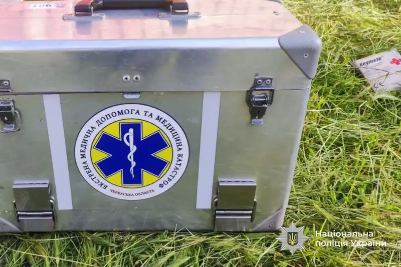 П’яна витівка в Уманському районі: чоловік викликав “швидку”, вкрав медичну сумку і зачинився в хаті