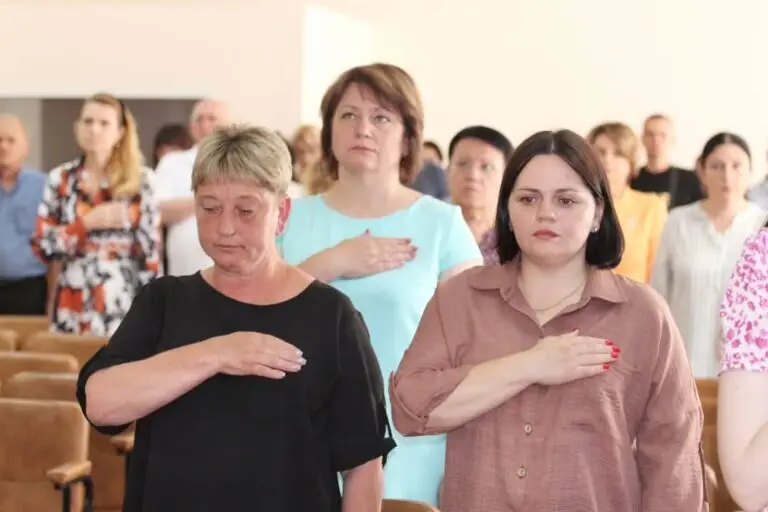 Пам’ять і розвиток: на позачерговій сесії Уманської міськради вшанували Героїв і ухвалили стратегічні рішення