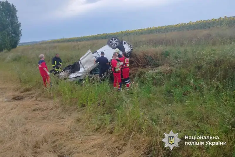 Авто злетіло з траси: на Черкащині загинула водійка, троє пасажирів у лікарні