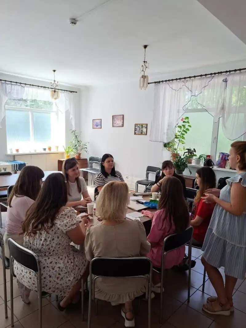 Солодка терапія: уманські жінки військових готували зефір у ветеранському хабі