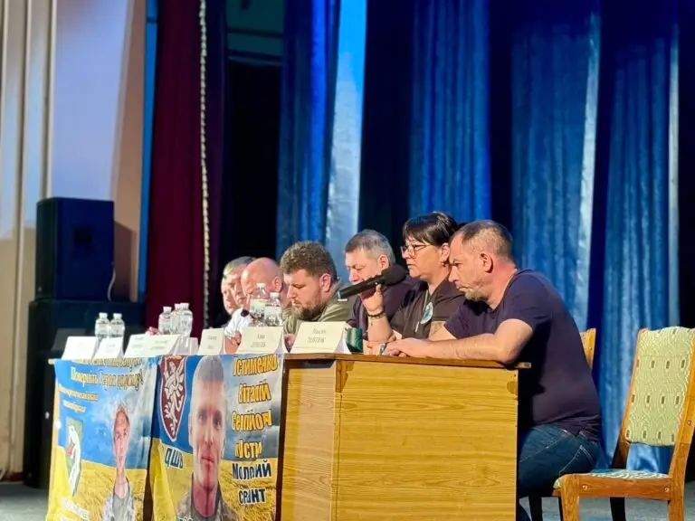 Христинівка об’єднала родини захисників: відбулася відверта зустріч із представниками держави
