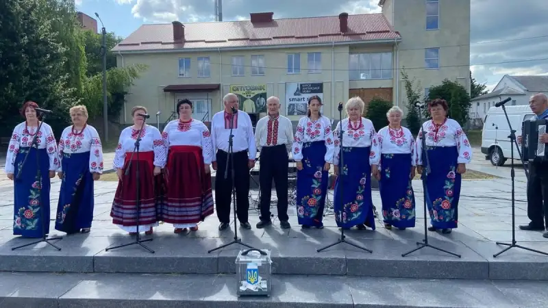 Жашків святкував День Конституції єдністю і доброчинністю на підтримку захисників